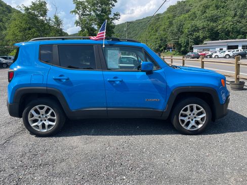 Used 2015 Jeep Renegade Latitude image 4