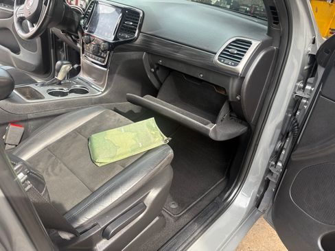 Used 2019 Jeep Grand Cherokee Limited image 12
