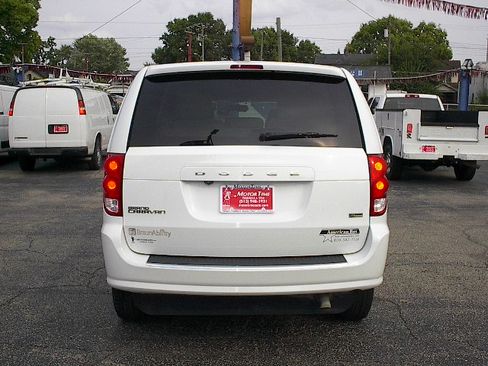 Used 2017 Dodge Grand Caravan SE image 5