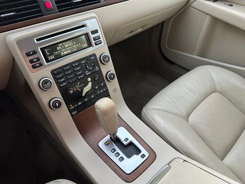 Used 2010 Volvo XC70 3.2 image 51