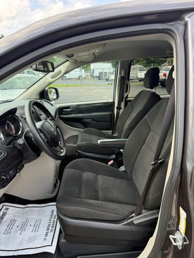 Used 2020 Dodge Grand Caravan SE image 7