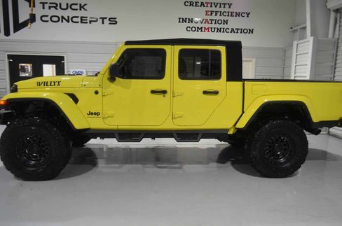 Used 2023 Jeep Gladiator Willys image 4