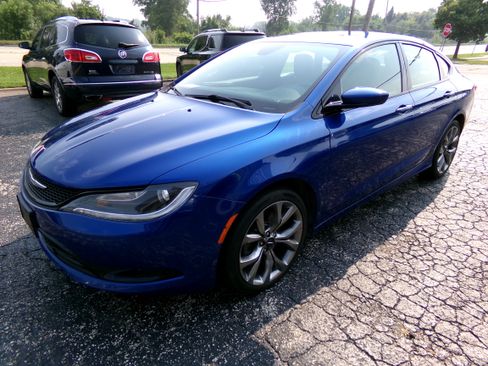 Used 2015 Chrysler 200 S image 1