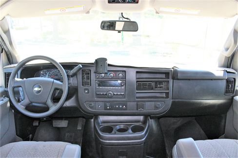 Used 2018 Chevrolet Express 3500 LT image 12