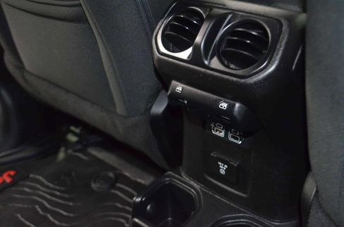 Used 2018 Jeep Wrangler Unlimited Sahara image 21