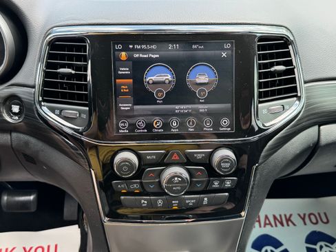 Used 2021 Jeep Grand Cherokee Laredo X image 21