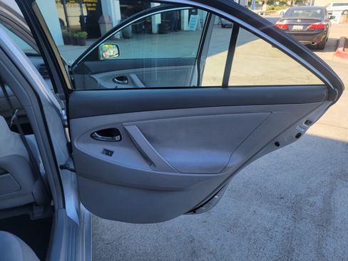 Used 2010 Toyota Camry image 22