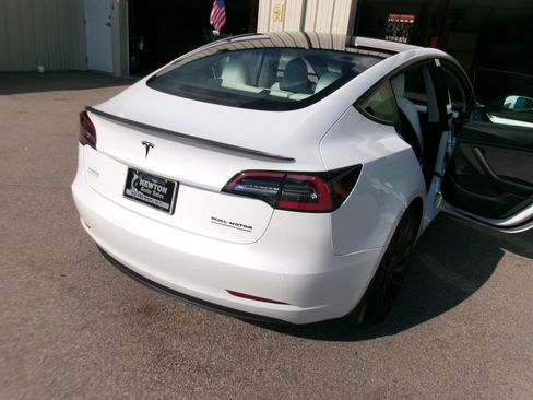 Used 2021 Tesla Model 3 Performance image 12
