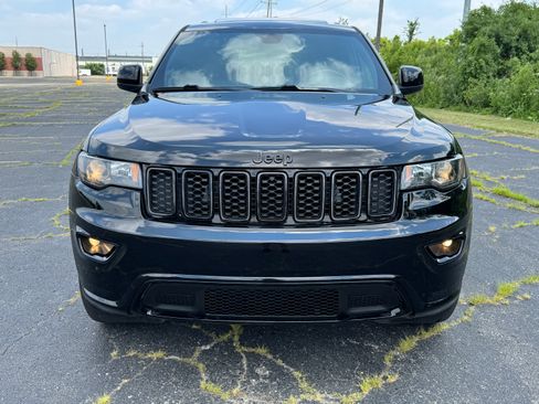 Used 2021 Jeep Grand Cherokee Laredo X image 2