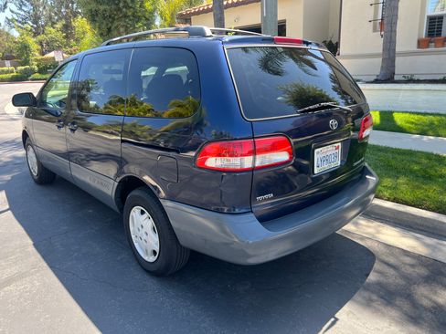 Used 2003 Toyota Sienna CE image 9