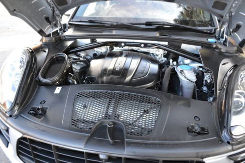Used 2017 Porsche Macan image 40