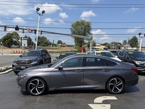 Used 2018 Honda Accord Sport image 5
