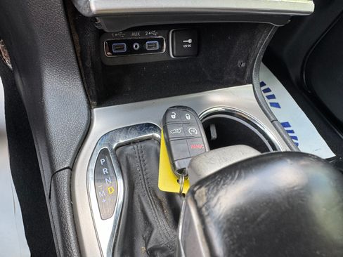 Used 2021 Jeep Grand Cherokee Laredo X image 29