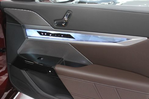 Used 2023 BMW i7 xDrive60 image 59