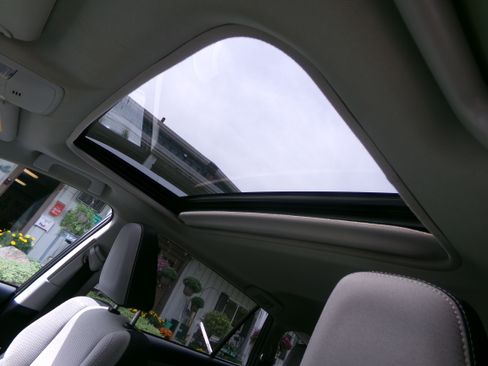 Used 2016 Toyota RAV4 XLE image 10
