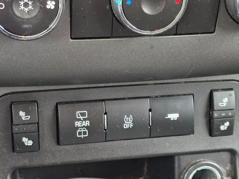 Used 2012 Chevrolet Traverse LT image 11