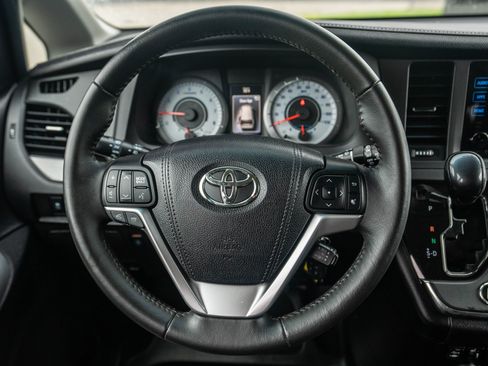 Used 2015 Toyota Sienna SE image 28