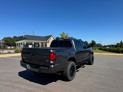 Used 2020 Toyota Tacoma SR image 5