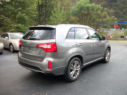 Used 2015 Kia Sorento SX image 4