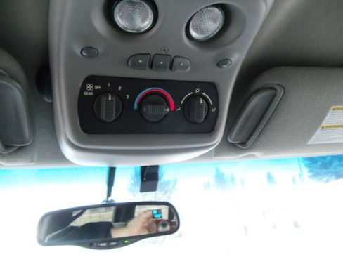 Used 2001 Chevrolet Suburban LS image 24