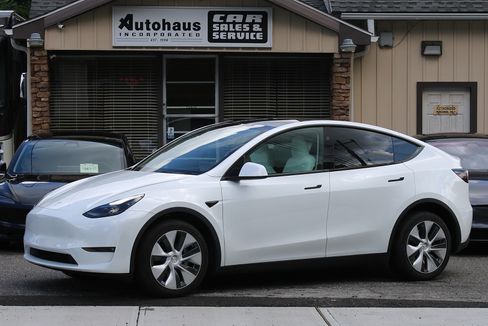 Used 2023 Tesla Model Y Long Range image 2