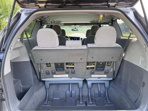 Used 2017 Toyota Sienna LE image 16