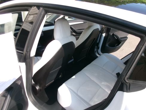 Used 2021 Tesla Model 3 Performance image 10