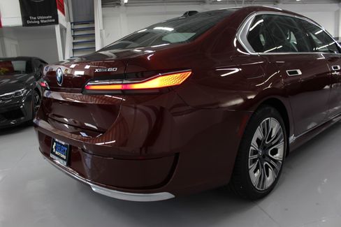 Used 2023 BMW i7 xDrive60 image 8