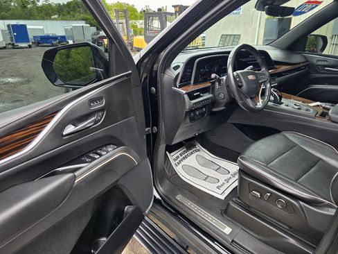 Used 2021 Cadillac Escalade Premium image 14