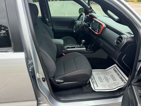 Used 2020 Toyota Tacoma TRD Sport image 16