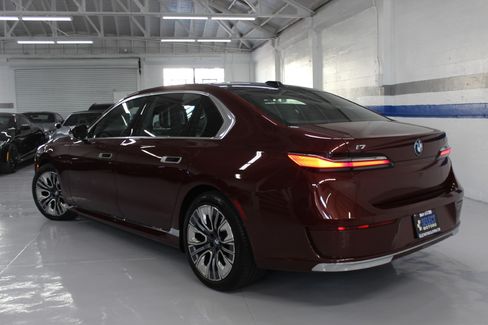 Used 2023 BMW i7 xDrive60 image 17