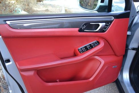 Used 2017 Porsche Macan image 16