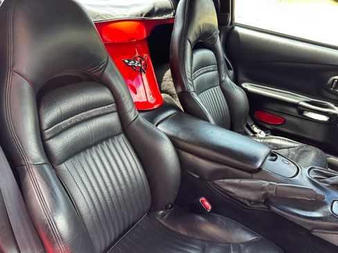Used 1998 Chevrolet Corvette image 14