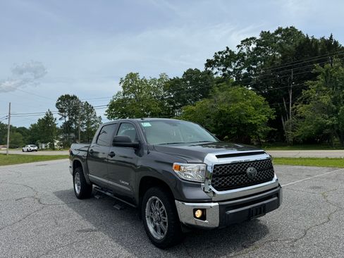 Used 2018 Toyota Tundra SR5 image 2