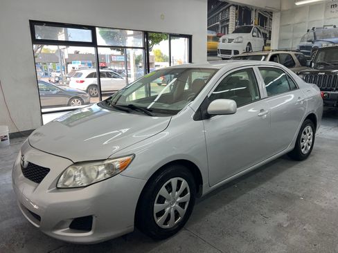 Used 2010 Toyota Corolla LE image 1