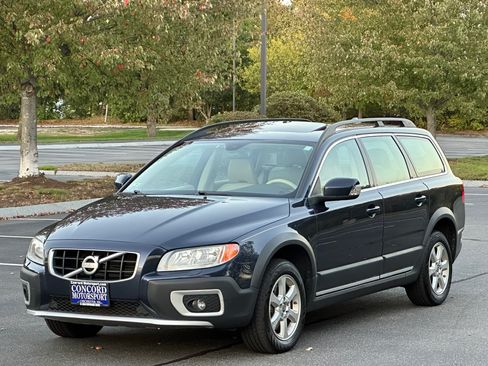 Used 2010 Volvo XC70 3.2 image 1