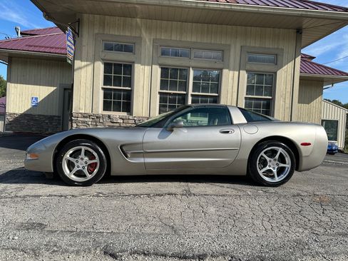 Used 2000 Chevrolet Corvette image 2