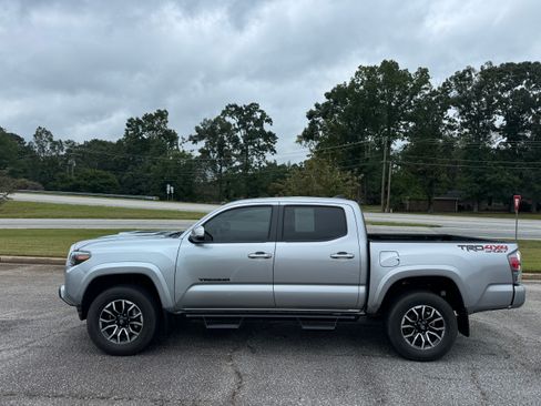 Used 2020 Toyota Tacoma TRD Sport image 4