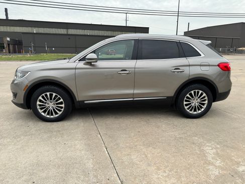 Used 2017 Lincoln MKX Select image 4