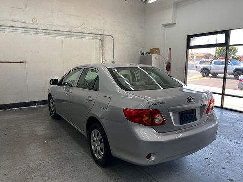 Used 2010 Toyota Corolla LE image 4