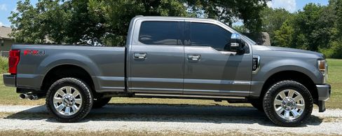Used 2021 Ford F250 Platinum image 3