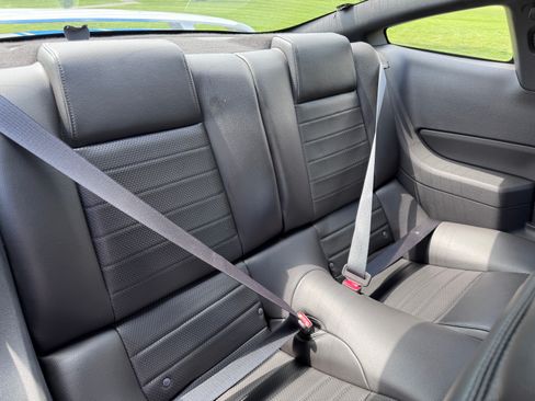 Used 2005 Ford Mustang GT Premium image 18