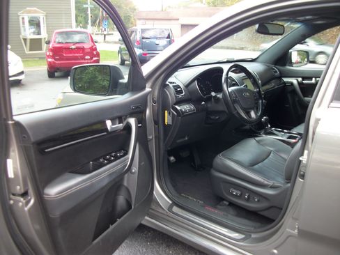 Used 2015 Kia Sorento SX image 5
