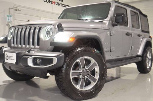 Used 2018 Jeep Wrangler Unlimited Sahara image 1