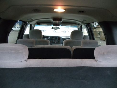 Used 2001 Chevrolet Suburban LS image 15