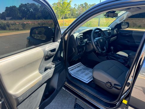 Used 2020 Toyota Tacoma SR image 18