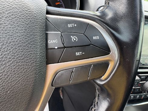 Used 2021 Jeep Grand Cherokee Laredo X image 16