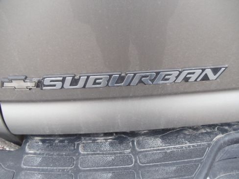 Used 2001 Chevrolet Suburban LS image 11