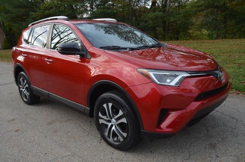 Used 2016 Toyota RAV4 LE image 7