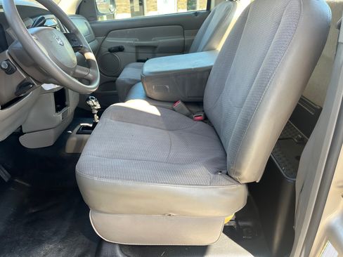Used 2005 Dodge Ram 1500 Truck ST image 9